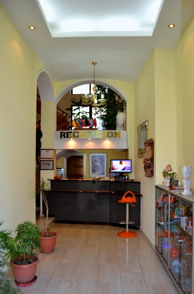 Kruja Hotel 티라나 외부 사진